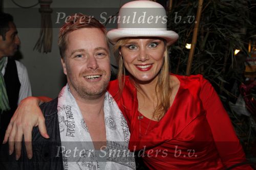 Amsterdam 6 november 2010
12 en een half jarig bestaan en presentatiie van het Buddha to Buddha boek in de supper club. DJ Marcella met vriend Sander
Peter Smulders bv