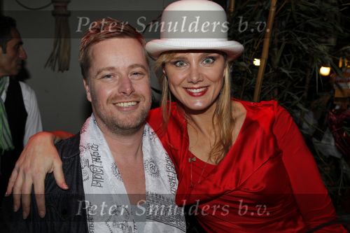 Amsterdam 6 november 2010
12 en een half jarig bestaan en presentatiie van het Buddha to Buddha boek in de supper club. DJ Marcella met vriend Sander
Peter Smulders bv