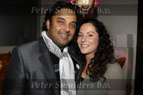 Amsterdam 6 november 2010
12 en een half jarig bestaan en presentatiie van het Buddha to Buddha boek in de supper club. Dennis Rugenbrecht met vriendin Desiree
Peter Smulders bv