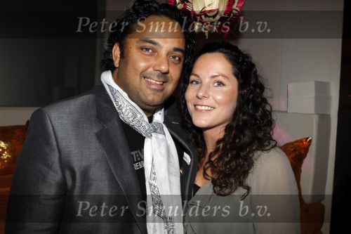 Amsterdam 6 november 2010
12 en een half jarig bestaan en presentatiie van het Buddha to Buddha boek in de supper club. Dennis Rugenbrecht met vriendin Desiree
Peter Smulders bv