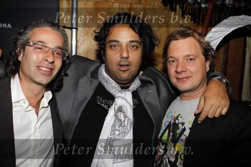 Amsterdam 6 november 2010
12 en een half jarig bestaan en presentatiie van het Buddha to Buddha boek in de supper club. Dennis Rugenbrecht
Peter Smulders bv