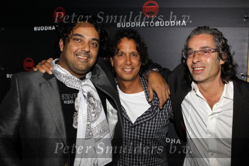 Amsterdam 6 november 2010
12 en een half jarig bestaan en presentatiie van het Buddha to Buddha boek in de supper club. Dennis Rugenbrecht
Peter Smulders bv