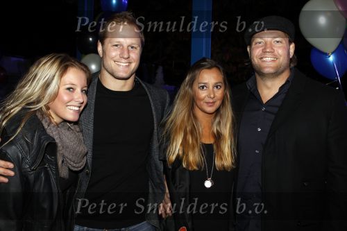 Amsterdam 31 oktober 2010
Feestje bij strand Zuid van de CLUB. Dennis v d Geest met vrouw en zijn broer Eelco met vriendin
Peter Smulders bv