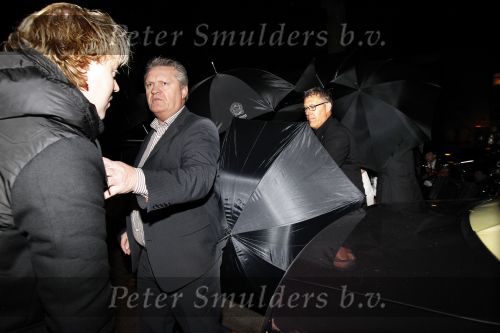 Amsterdam 7 november 2010
Doutzen Kroes en Dj Sunnery james zijn vandaag bij hotel the Dylan getrouwd.
Haar ouders familie en zussen waren natuurlijk aanwezig. De beveiliging van het hotel stelde zich belachelijk aan met paraplus.
Peter Smulders bv