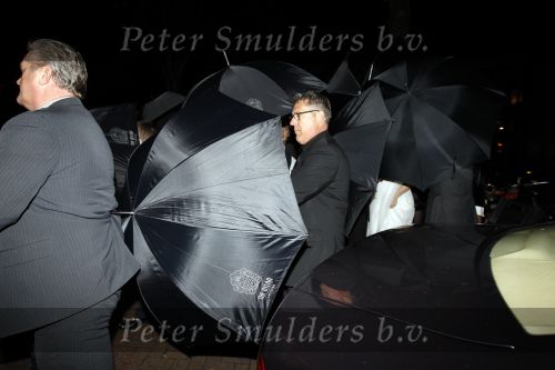 Amsterdam 7 november 2010
Doutzen Kroes en Dj Sunnery james zijn vandaag bij hotel the Dylan getrouwd.
Haar ouders familie en zussen waren natuurlijk aanwezig. De beveiliging van het hotel stelde zich belachelijk aan met paraplus.
Peter Smulders bv