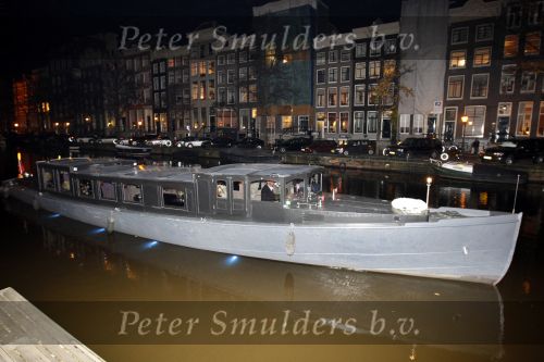 Amsterdam 7 november 2010
Doutzen Kroes en Dj Sunnery james zijn vandaag bij hotel the Dylan getrouwd.
Haar ouders familie en zussen waren natuurlijk aanwezig. De beveiliging van het hotel stelde zich belachelijk aan met paraplus.
Peter Smulders bv