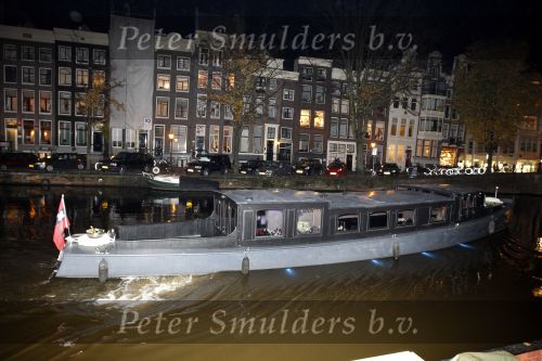 Amsterdam 7 november 2010
Doutzen Kroes en Dj Sunnery james zijn vandaag bij hotel the Dylan getrouwd.
Haar ouders familie en zussen waren natuurlijk aanwezig. De beveiliging van het hotel stelde zich belachelijk aan met paraplus.
Peter Smulders bv
