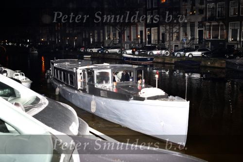Amsterdam 7 november 2010
Doutzen Kroes en Dj Sunnery james zijn vandaag bij hotel the Dylan getrouwd.
Haar ouders familie en zussen waren natuurlijk aanwezig. De beveiliging van het hotel stelde zich belachelijk aan met paraplus.
Peter Smulders bv