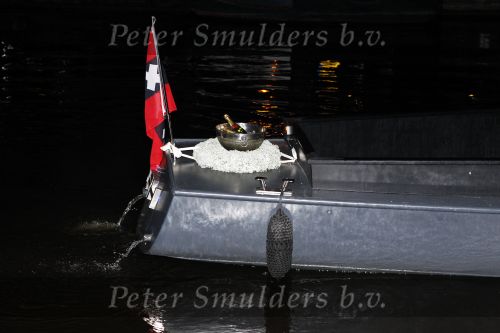 Amsterdam 7 november 2010
Doutzen Kroes en Dj Sunnery james zijn vandaag bij hotel the Dylan getrouwd.
Haar ouders familie en zussen waren natuurlijk aanwezig. De beveiliging van het hotel stelde zich belachelijk aan met paraplus.
Peter Smulders bv