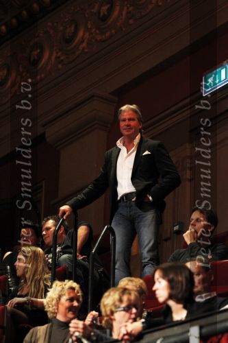 Amsterdam 2 november 2010
Rene Froger viert zijn 50e verjaardag met collega artiesten en vrienden in Carre.
oa Karin Bloemen Danny de Munk Ruth Jacoth Wesley Jeroen v d Boom Grant en Forsyth Thomas Berge Frans Bauer Linda de Mol Peter paul Muller Glennis GraceCarel Kraaijenhof en zoon Danny treden op. Caroline Tensen en Ron Brandsteder presenteren de avond. Dries Roelvink
Peter Smulders bv