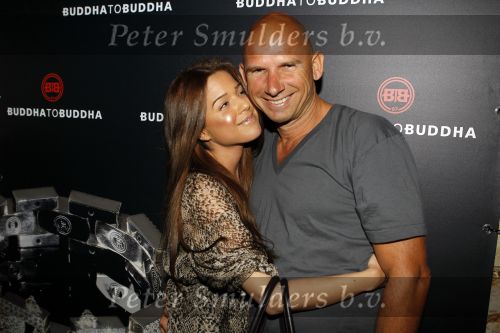 Amsterdam 6 november 2010
12 en een half jarig bestaan en presentatiie van het Buddha to Buddha boek in de supper club. Erik Schaay met een kennis
Peter Smulders bv