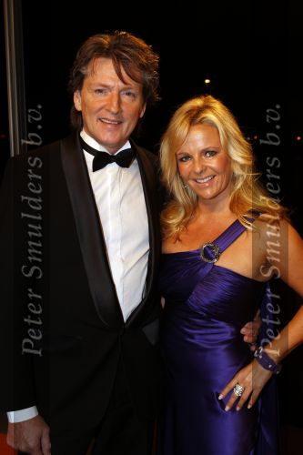 Leiden 30 oktober 2010
Premiere Soldaat van oranje op vliegbasis Valkenburg. Erik de Zwart met vrouw
Peter Smulders bv