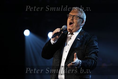 Amsterdam 2 november 2010
Rene Froger viert zijn 50e verjaardag met collega artiesten en vrienden in Carre.
oa Karin Bloemen Danny de Munk Ruth Jacoth Wesley Jeroen v d Boom Grant en Forsyth Thomas Berge Frans Bauer Linda de Mol Peter paul Muller Glennis GraceCarel Kraaijenhof en zoon Danny treden op. Caroline Tensen en Ron Brandsteder presenteren de avond.
Peter Smulders bv