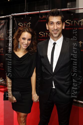 Amsterdam 3 november 2010
Premiere van de film Sint in de stopera van Amsterdam. Escha Tanihatu met vriend
Peter Smulders bv