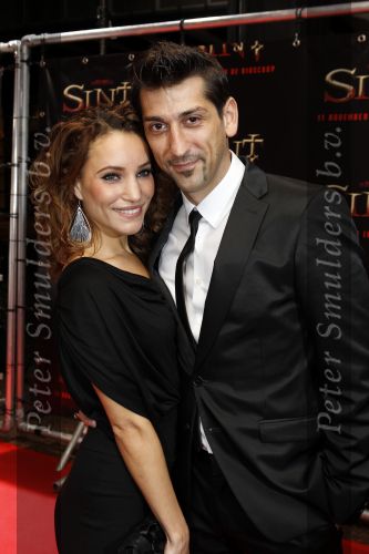Amsterdam 3 november 2010
Premiere van de film Sint in de stopera van Amsterdam. Escha Tanihatu met vriend
Peter Smulders bv
