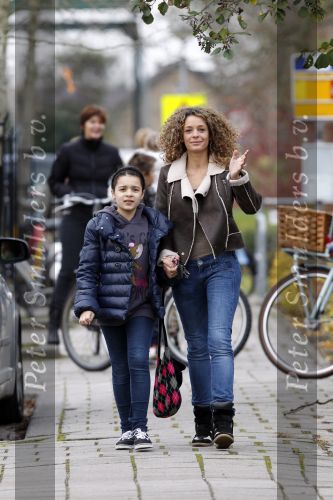 den Ilp 5 november 2010
Fajah Lourens haalt haar dochter Irem van school en gaat daarna met haar naar haar paarden op de manege.
Peter Smulders bv