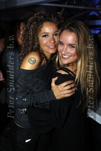 Amsterdam 31 oktober 2010
Feestje bij strand Zuid van de CLUB. Lieke v Lexmond met Fajah Lourens
Peter Smulders bv
