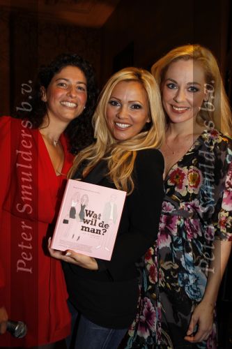 Amsterdam 26 oktober 2010
Presentatie boek Femmetje de Wind en Mirjam v d Broeke in het college hotel.
Tatjana ontvangt het eerste boek.
Peter Smulders bv