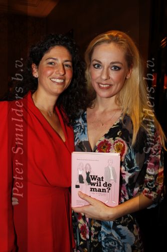 Amsterdam 26 oktober 2010
Presentatie boek Femmetje de Wind en Mirjam v d Broeke in het college hotel.
Tatjana ontvangt het eerste boek.
Peter Smulders bv