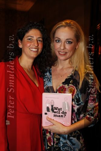 Amsterdam 26 oktober 2010
Presentatie boek Femmetje de Wind en Mirjam v d Broeke in het college hotel.
Tatjana ontvangt het eerste boek.
Peter Smulders bv