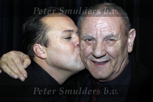 Amsterdam 2 november 2010
Rene Froger viert zijn 50e verjaardag met collega artiesten en vrienden in Carre.
oa Karin Bloemen Danny de Munk Ruth Jacoth Wesley Jeroen v d Boom Grant en Forsyth Thomas Berge Frans Bauer Linda de Mol Peter paul Muller Glennis GraceCarel Kraaijenhof en zoon Danny treden op. Caroline Tensen en Ron Brandsteder presenteren de avond. Frans Bauer met zijn vader
Peter Smulders bv