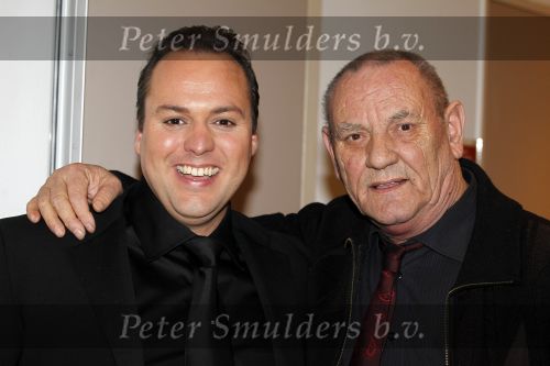 Amsterdam 2 november 2010
Rene Froger viert zijn 50e verjaardag met collega artiesten en vrienden in Carre.
oa Karin Bloemen Danny de Munk Ruth Jacoth Wesley Jeroen v d Boom Grant en Forsyth Thomas Berge Frans Bauer Linda de Mol Peter paul Muller Glennis GraceCarel Kraaijenhof en zoon Danny treden op. Caroline Tensen en Ron Brandsteder presenteren de avond. Frans Bauer met zijn vader
Peter Smulders bv