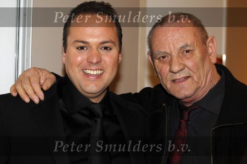 Amsterdam 2 november 2010
Rene Froger viert zijn 50e verjaardag met collega artiesten en vrienden in Carre.
oa Karin Bloemen Danny de Munk Ruth Jacoth Wesley Jeroen v d Boom Grant en Forsyth Thomas Berge Frans Bauer Linda de Mol Peter paul Muller Glennis GraceCarel Kraaijenhof en zoon Danny treden op. Caroline Tensen en Ron Brandsteder presenteren de avond. Frans Bauer met zijn vader
Peter Smulders bv
