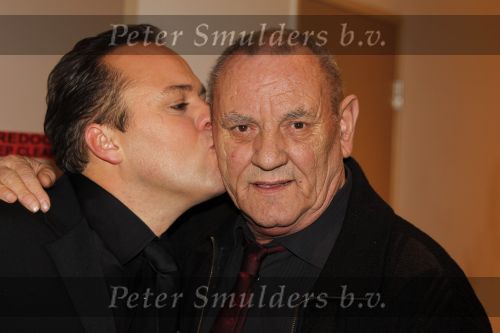 Amsterdam 2 november 2010
Rene Froger viert zijn 50e verjaardag met collega artiesten en vrienden in Carre.
oa Karin Bloemen Danny de Munk Ruth Jacoth Wesley Jeroen v d Boom Grant en Forsyth Thomas Berge Frans Bauer Linda de Mol Peter paul Muller Glennis GraceCarel Kraaijenhof en zoon Danny treden op. Caroline Tensen en Ron Brandsteder presenteren de avond. Frans Bauer met zijn vader
Peter Smulders bv