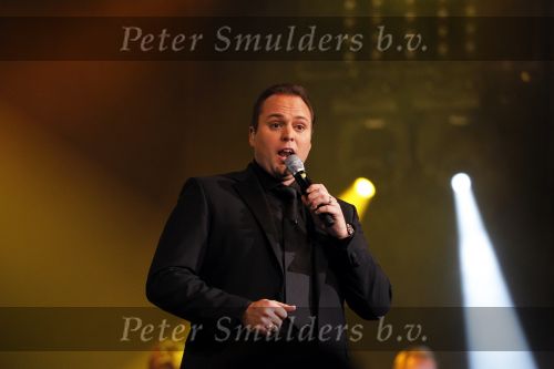 Amsterdam 2 november 2010
Rene Froger viert zijn 50e verjaardag met collega artiesten en vrienden in Carre.
oa Karin Bloemen Danny de Munk Ruth Jacoth Wesley Jeroen v d Boom Grant en Forsyth Thomas Berge Frans Bauer Linda de Mol Peter paul Muller Glennis GraceCarel Kraaijenhof en zoon Danny treden op. Caroline Tensen en Ron Brandsteder presenteren de avond.
Peter Smulders bv