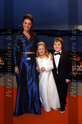 Leiden 30 oktober 2010
Premiere Soldaat van oranje op vliegbasis Valkenburg. Vrouw en kinderen Fred Boot
Peter Smulders bv