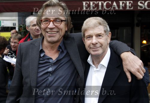 Amsterdam 1 november 2010
Presentatie van twee boeken van Jan Mulder bij cafe scheltema. Jan met Frits Barend
Peter Smulders bv