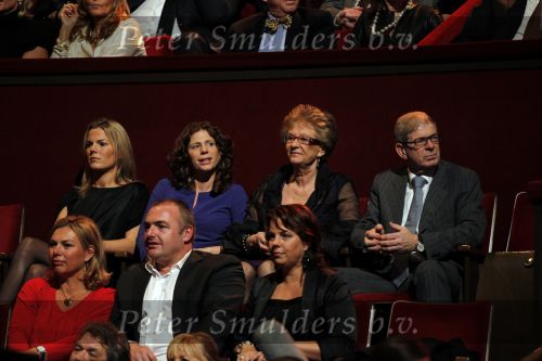 Amsterdam 2 november 2010
Rene Froger viert zijn 50e verjaardag met collega artiesten en vrienden in Carre.
Frits Barend met zijn vrouw en zwangere Barbara Barend met vrouw
Peter Smulders bv