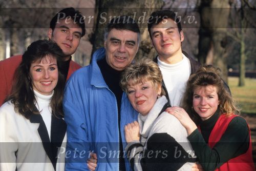 19 Februari 1994
Getty Kaspers (ex-zangeres van Eurovisie Songfestivalwinnaarsgroep Teach-In  in 1975 met het liedje Ding-a-Dong ) met haar gezin
Foto Peter Smulders BV