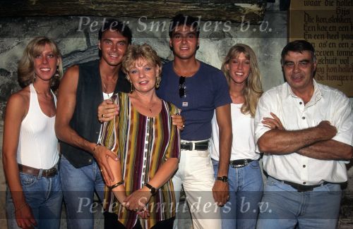 19 Augustus 1995
Getty Kaspers (ex-zangeres van Eurovisie Songfestivalwinnaarsgroep Teach-In  in 1975 met het liedje Ding-a-Dong ) met haar gezin
Foto Peter Smulders BV