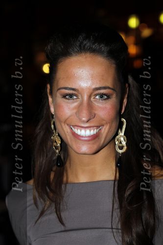 Hoorn 1 november 2010
Premiere musical Je Anne in de schouwburg van Hoorn. De hoofdrollen worden oa gwespeeld door Abke Bruins Thom Hoffman Levi v Kempen Marloes v d Heuvel Sanne Bosman Frans Maas Annemarie Maas en Mark v d Laan. Golda Doof
Peter Smulders bv