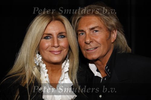 Amsterdam 2 november 2010
Rene Froger viert zijn 50e verjaardag met collega artiesten en vrienden in Carre.
oa Karin Bloemen Danny de Munk Ruth Jacoth Wesley Jeroen v d Boom Grant en Forsyth Thomas Berge Frans Bauer Linda de Mol Peter paul Muller Glennis GraceCarel Kraaijenhof en zoon Danny treden op. Caroline Tensen en Ron Brandsteder presenteren de avond. Grant en Forsyth met dochter Sophie Grant
Peter Smulders bv