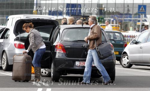 Schiphol 25 september 2010
Bea Bennet brengt Hans Breukhoven naar Schiphol.
Peter Smulders bv