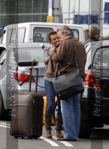 Schiphol 25 september 2010
Bea Bennet brengt Hans Breukhoven naar Schiphol.
Peter Smulders bv