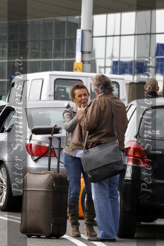 Schiphol 25 september 2010
Bea Bennet brengt Hans Breukhoven naar Schiphol.
Peter Smulders bv