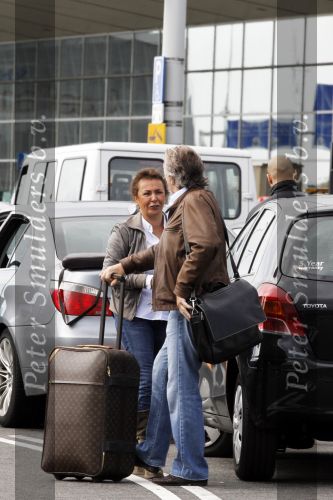 Schiphol 25 september 2010
Bea Bennet brengt Hans Breukhoven naar Schiphol.
Peter Smulders bv