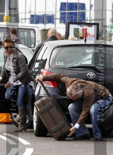 Schiphol 25 september 2010
Bea Bennet brengt Hans Breukhoven naar Schiphol.
Peter Smulders bv