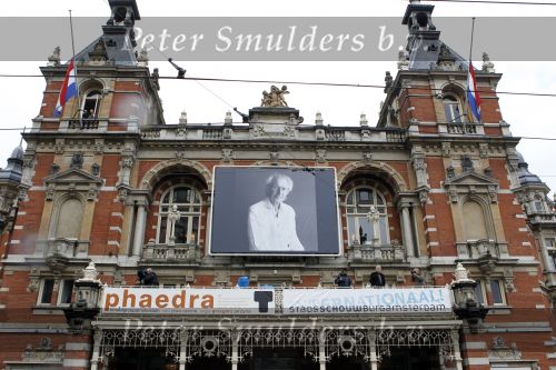Amsterdam 6 november 2010
Herdenkingsdienst/begrafenis van Harry Mulisch in de stadsschouwburg van Amsterdam.
Peter Smulders bv