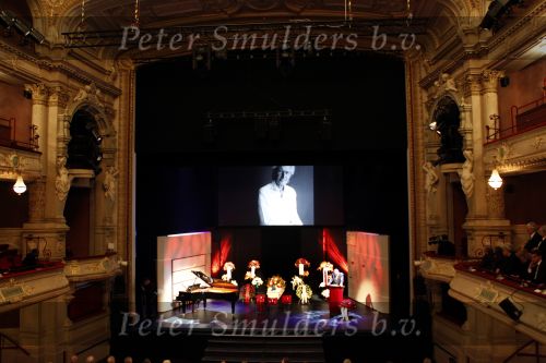 Amsterdam 6 november 2010
Herdenkingsdienst/begrafenis van Harry Mulisch in de stadsschouwburg van Amsterdam.
Peter Smulders bv