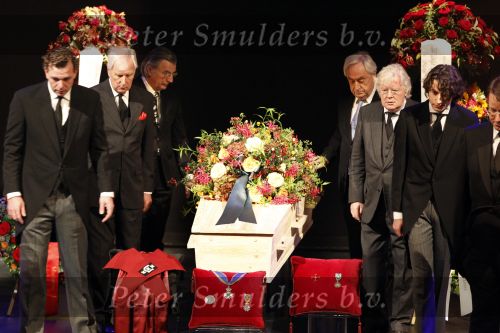 Amsterdam 6 november 2010
Herdenkingsdienst/begrafenis van Harry Mulisch in de stadsschouwburg van Amsterdam.
Peter Smulders bv