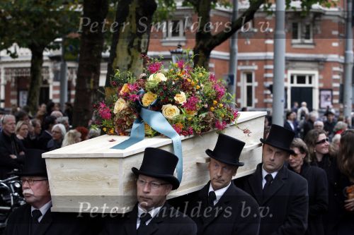 Amsterdam 6 november 2010
Herdenkingsdienst/begrafenis van Harry Mulisch in de stadsschouwburg van Amsterdam.
Peter Smulders bv