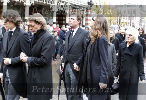 Amsterdam 6 november 2010
Herdenkingsdienst/begrafenis van Harry Mulisch in de stadsschouwburg van Amsterdam.
Peter Smulders bv