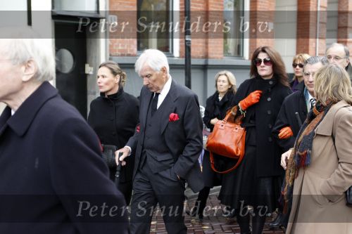 Amsterdam 6 november 2010
Herdenkingsdienst/begrafenis van Harry Mulisch in de stadsschouwburg van Amsterdam. vrienden Harry Mulisch
Peter Smulders bv