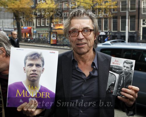 Amsterdam 1 november 2010
Presentatie van twee boeken van Jan Mulder bij cafe scheltema.
Peter Smulders bv