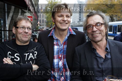 Amsterdam 1 november 2010
Presentatie van twee boeken van Jan Mulder bij cafe scheltema. Jan met zijn vrouw en zoons . oa Youri
Peter Smulders bv