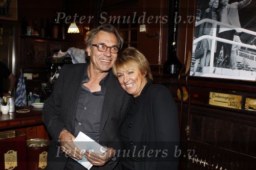 Amsterdam 1 november 2010
Presentatie van twee boeken van Jan Mulder bij cafe scheltema. Jan met zijn vrouw en zoons . oa Youri
Peter Smulders bv